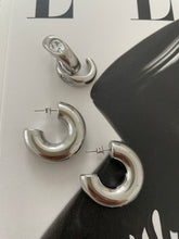 Load image into Gallery viewer, Lex hoops