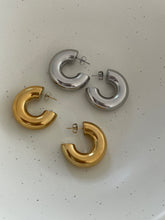 Load image into Gallery viewer, Chunky mama hoops