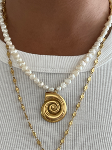 Chunky shell pearl necklace