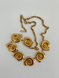 Shell choker necklace