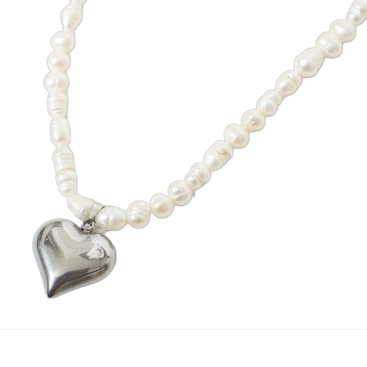 Puff heart pearl choker necklace