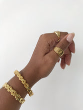Load image into Gallery viewer, Caught up bangle
