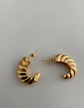 Load image into Gallery viewer, Croissant hoops
